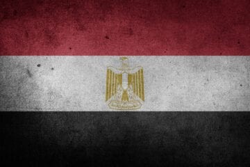 A flag of egypt with the egyptian coat of arms.