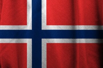 A flag of norway with the colors blue, white and red.